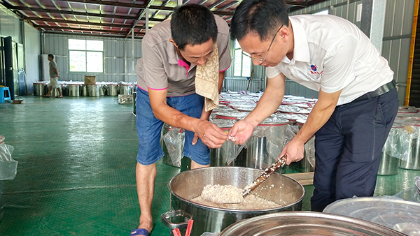 7月天氣炎熱，還可用小型酒廠釀酒設(shè)備做酒嗎？