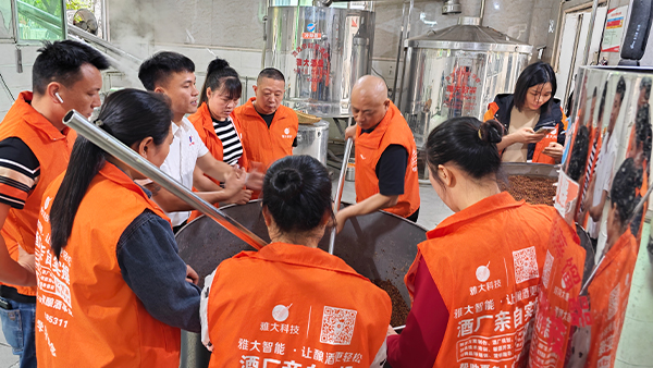 用小型酒廠釀酒設(shè)備開酒坊，釀酒技術(shù)重要還是銷售能力重要？