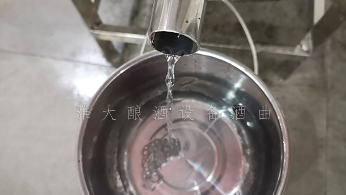 11.26小型白酒釀酒設(shè)備出酒度數(shù)太高，怎么降度好