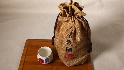 用白酒生產(chǎn)設(shè)備釀小曲固態(tài)白酒，怎樣操作出酒才多？