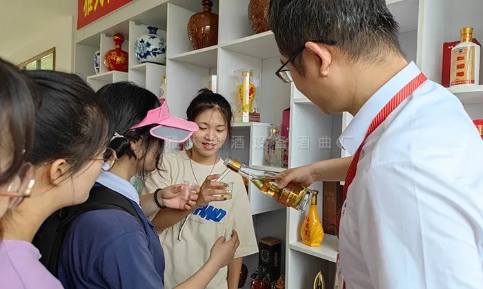 雅大小型酒廠釀酒設(shè)備釀造果酒