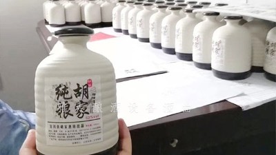 哪里有能釀出農(nóng)村土酒的小型酒廠釀酒設(shè)備？